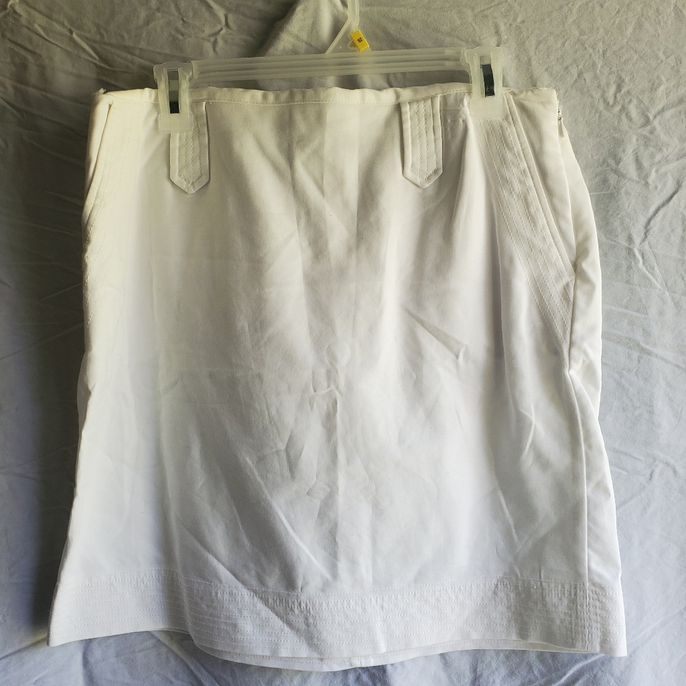 Madison Studio white skirt size 10, side zipper